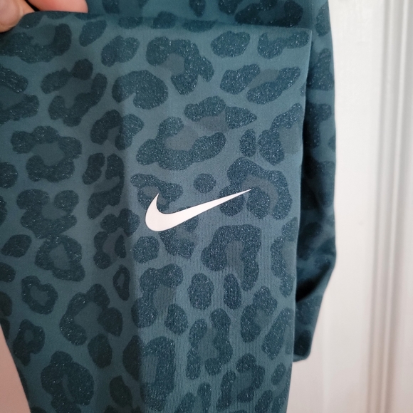 NWT Nike One Tights Size Small - Picture 2 of 4